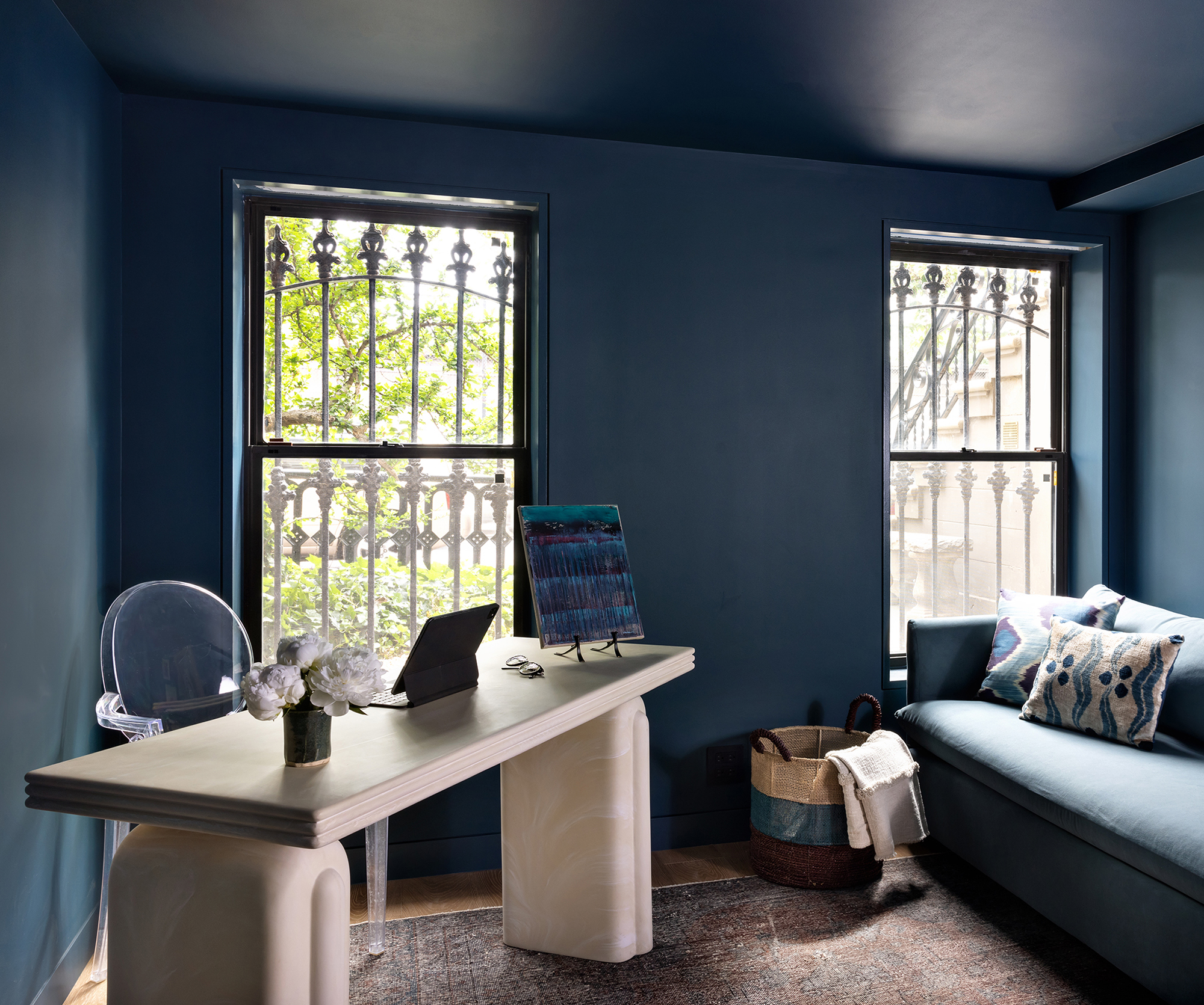 DARK BLUE STUDY GARDEN FLOOR