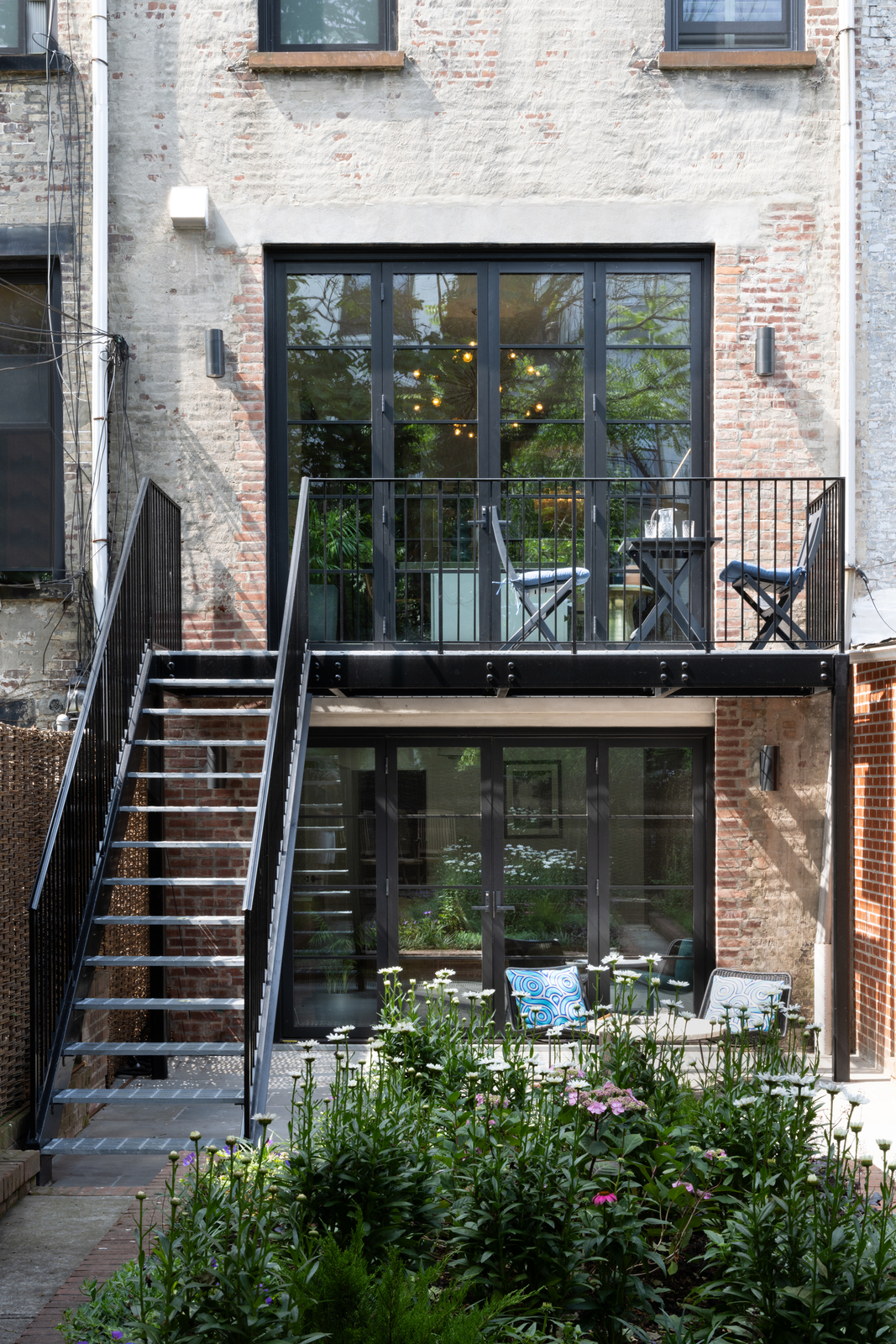 EXTERIOR REAR WITH DECK
